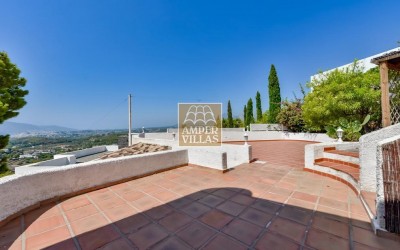 Exclusive villa with stunning panoramic views next to the Altea Golf Club